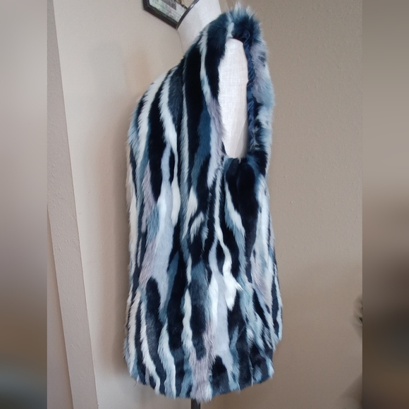 INC International Concepts faux fur vest - Picture 11 of 14